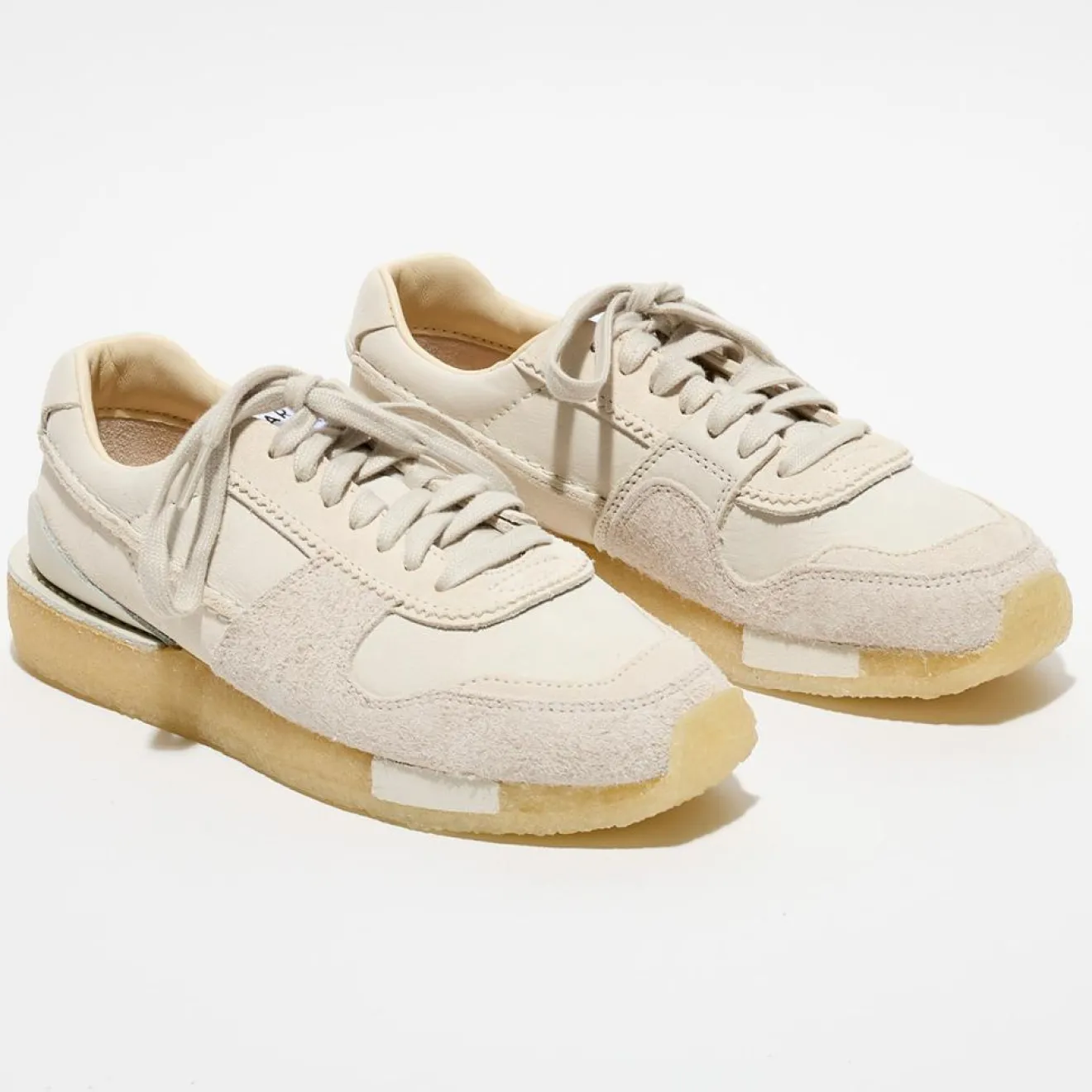 Sale Clarks Baskets en Velours de Cuir Tor Run écrues