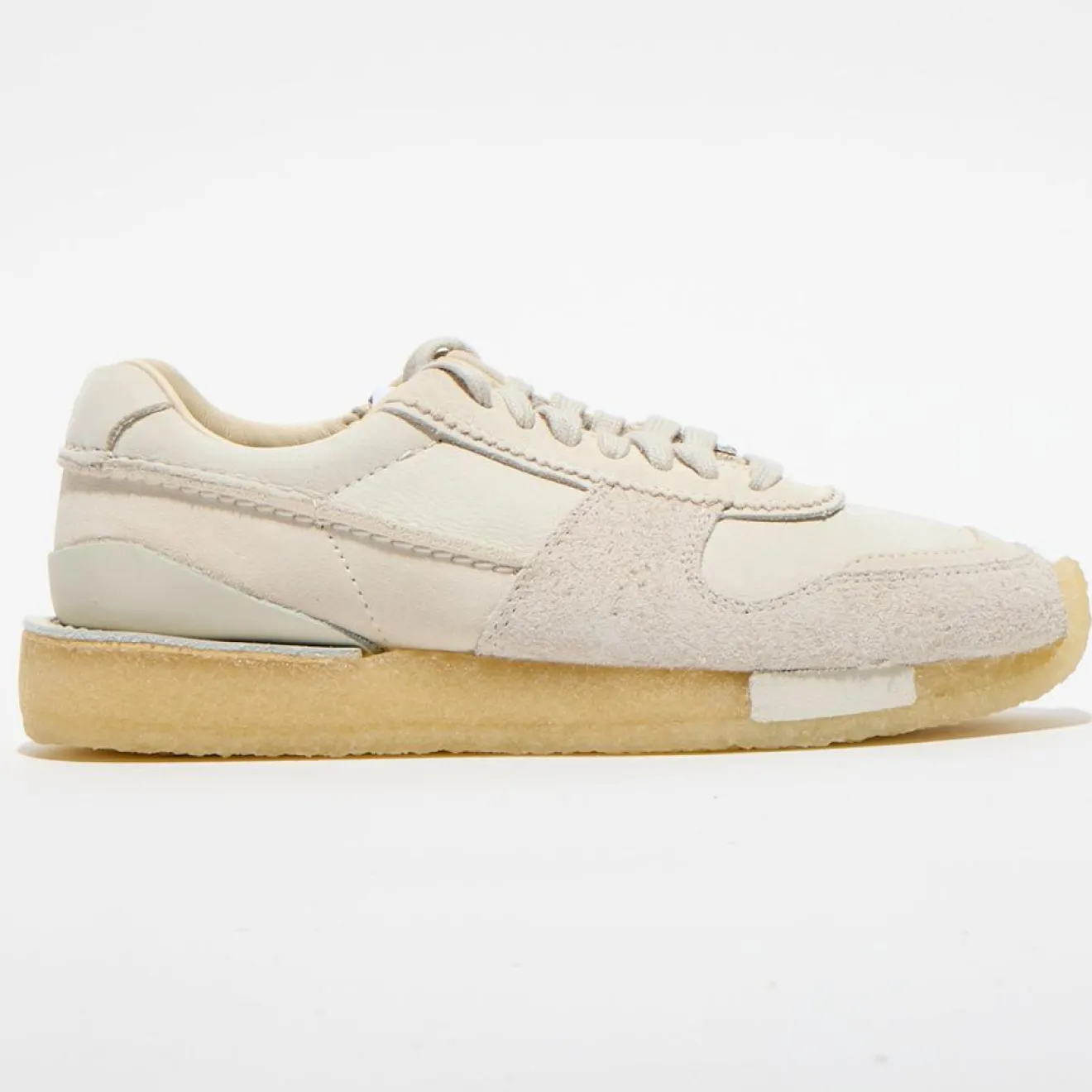 Sale Clarks Baskets en Velours de Cuir Tor Run écrues