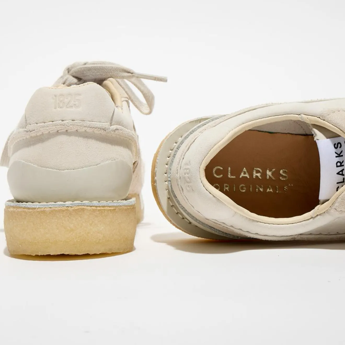 Sale Clarks Baskets en Velours de Cuir Tor Run écrues