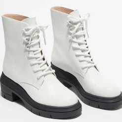Sale Stuart Weitzman Boots en Cuir Nisha blanches - Talon 7,5 cm