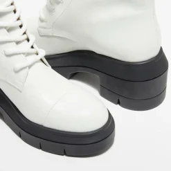 Sale Stuart Weitzman Boots en Cuir Nisha blanches - Talon 7,5 cm