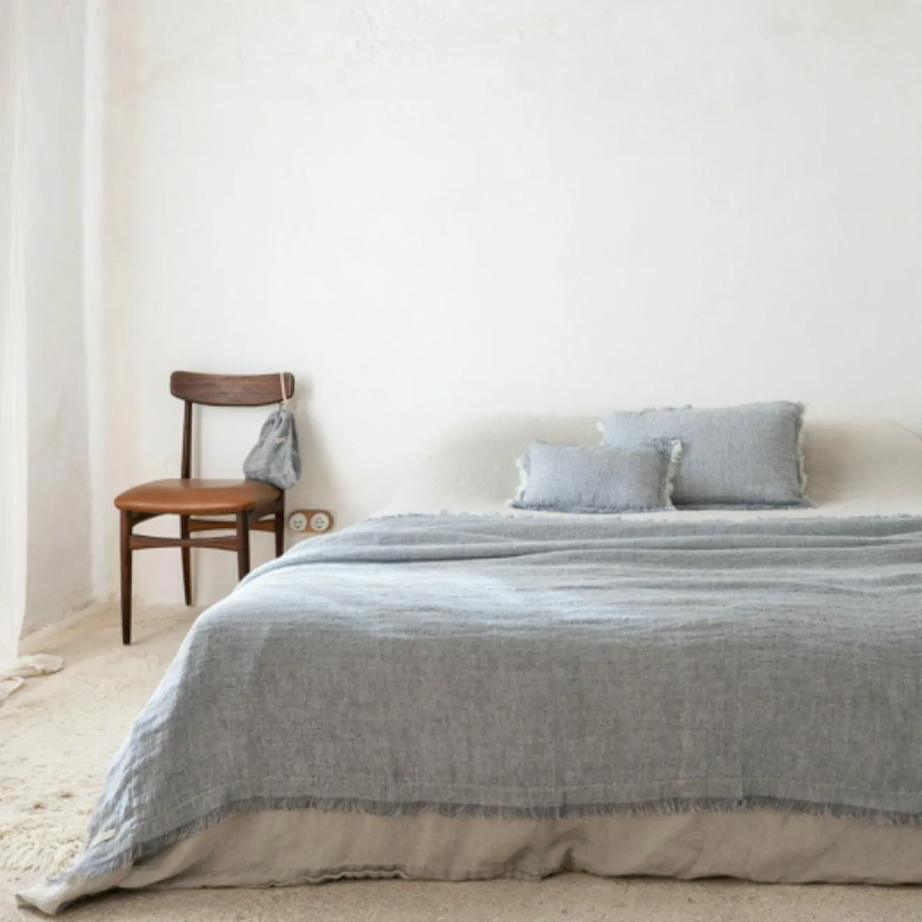 Hot Bed and Philosophy Coussin Coton en lin & coton bleu 40x60cm