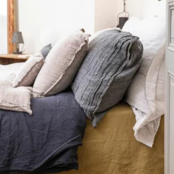 Discount Bed and Philosophy Coussin en lin changeant gris 30x60cm