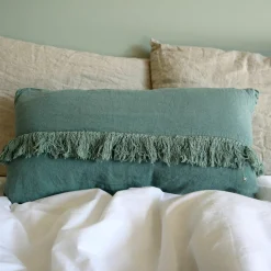 Bed and Philosophy Coussin en lin frangé bleu 30x60cm