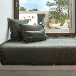 Bed and Philosophy Coussin en lin frangé vert 30x60cm