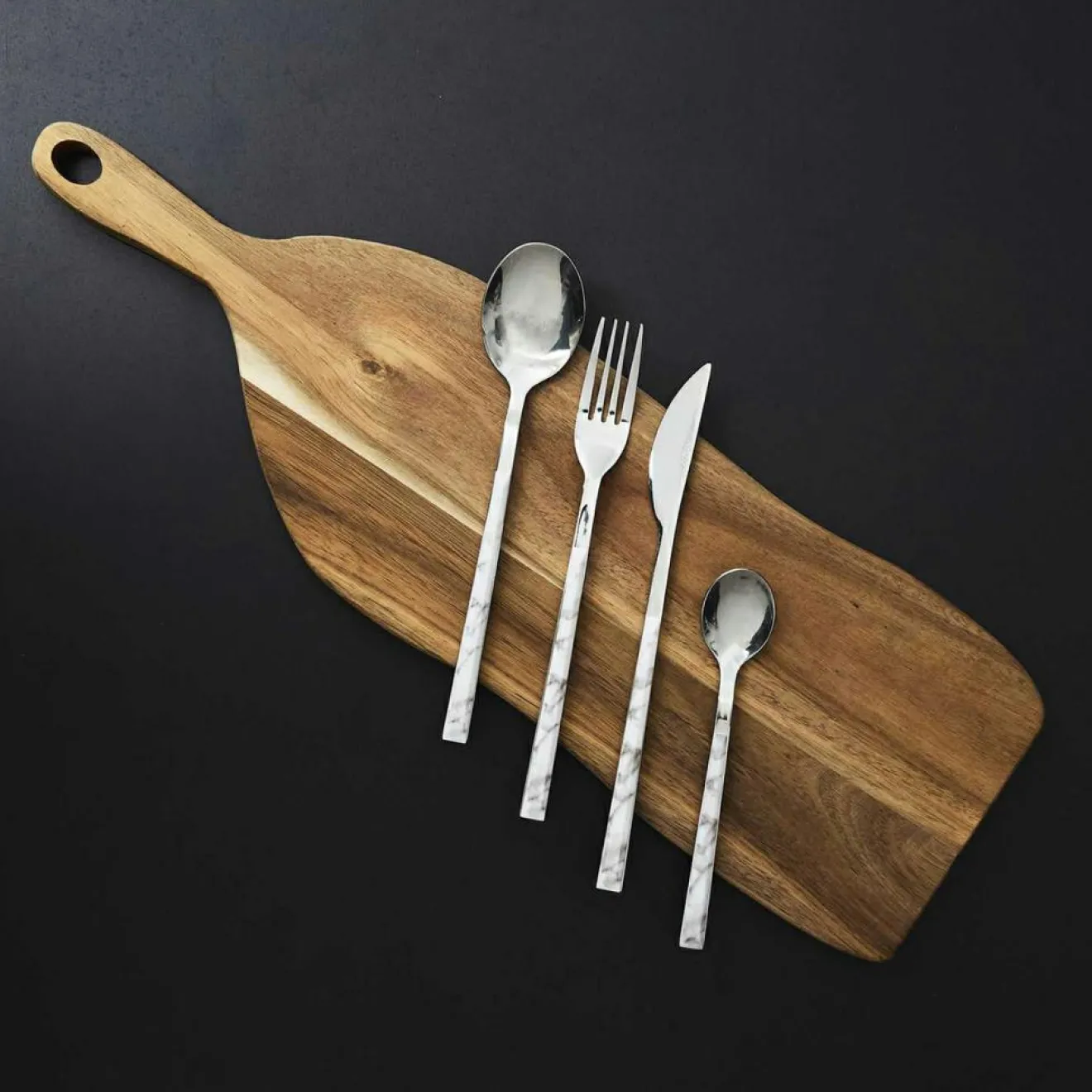 New Home Deco Factory Ménagère noir/blanc - 16 pièces