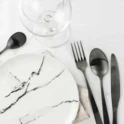 The Home Déco Factory Ménagère noire - 16 pièces