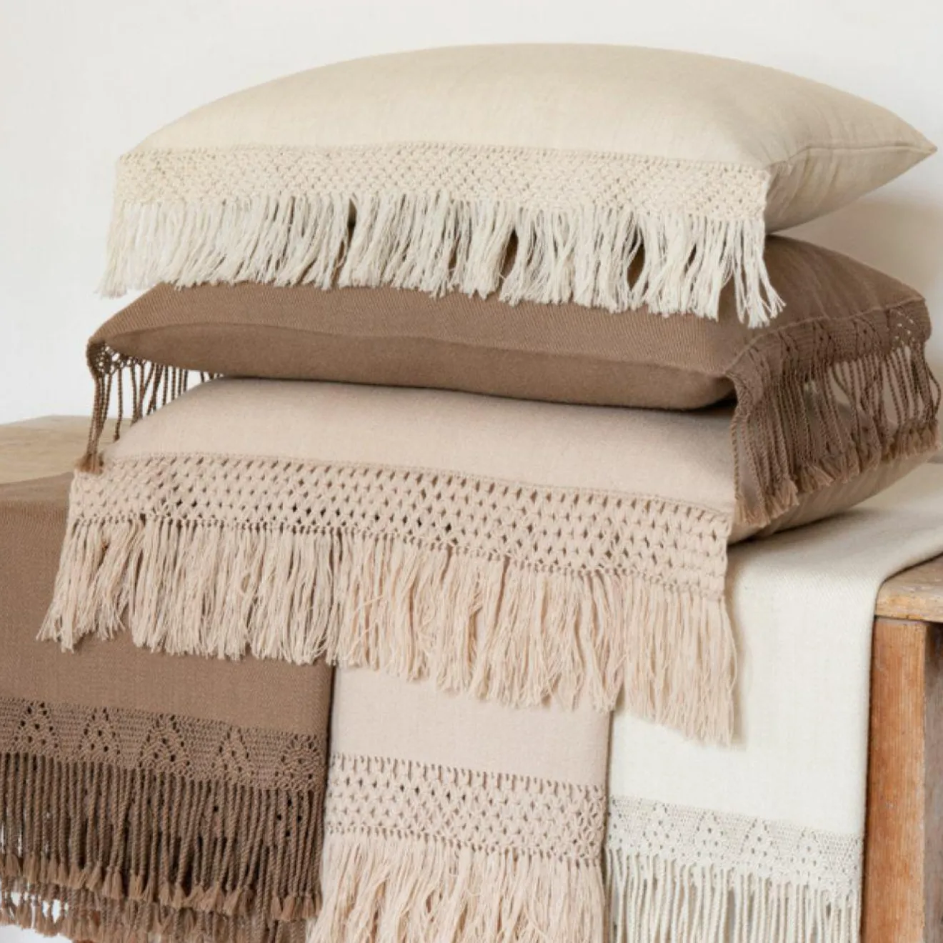 Bed and Philosophy Plaid en coton & laine détails macramé rose 90x200cm