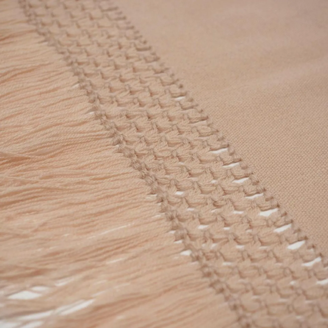 Bed and Philosophy Plaid en coton & laine détails macramé rose 90x200cm