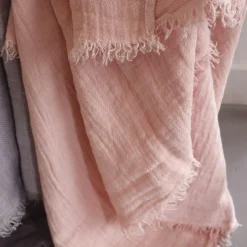 Outlet Bed and Philosophy Plaid en lin lavé finitions frangées rose 150x180cm