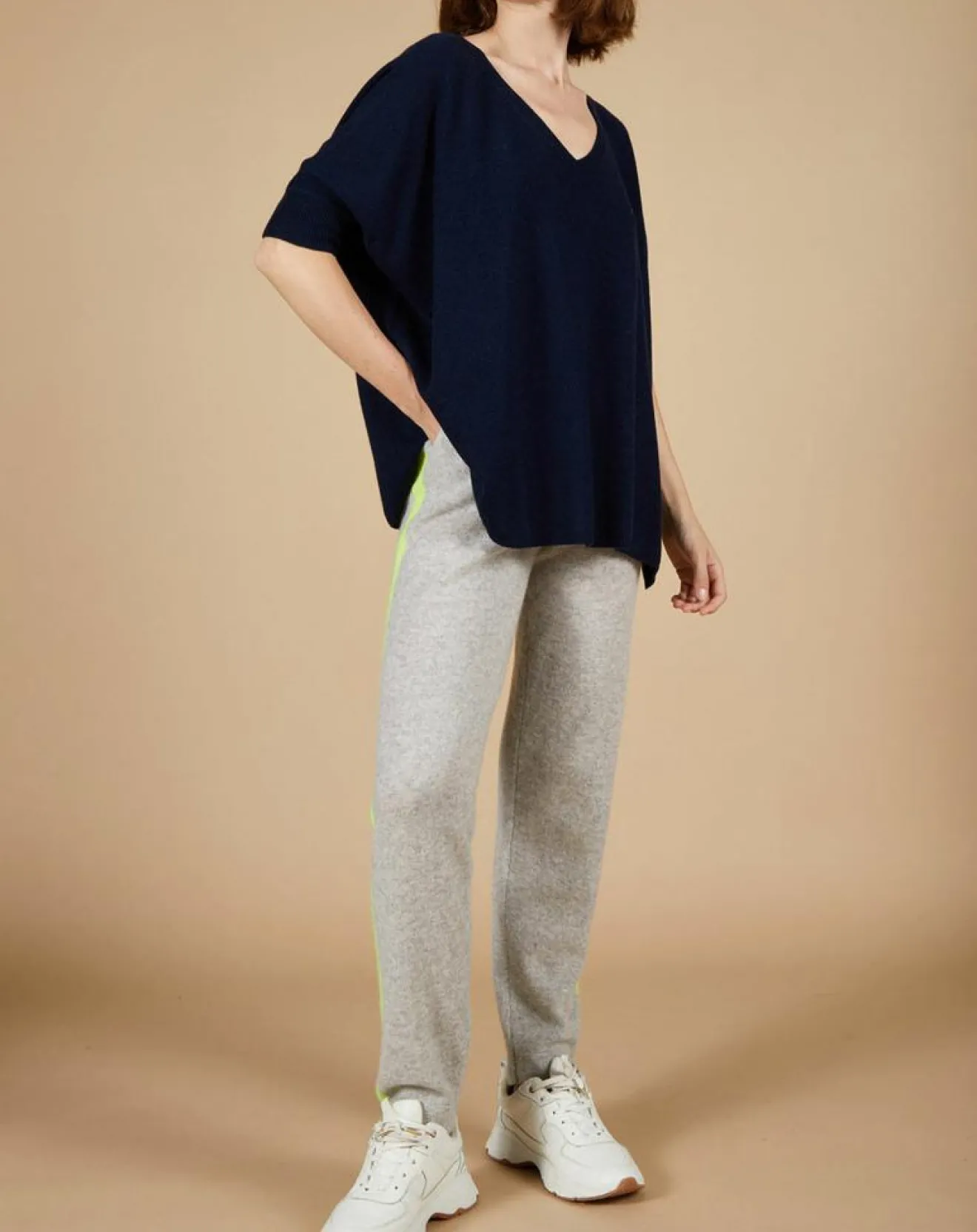 Sale Cashmere Tribu Pull poncho 100% Cachemire Kelly col V manches courtes bleu nuit