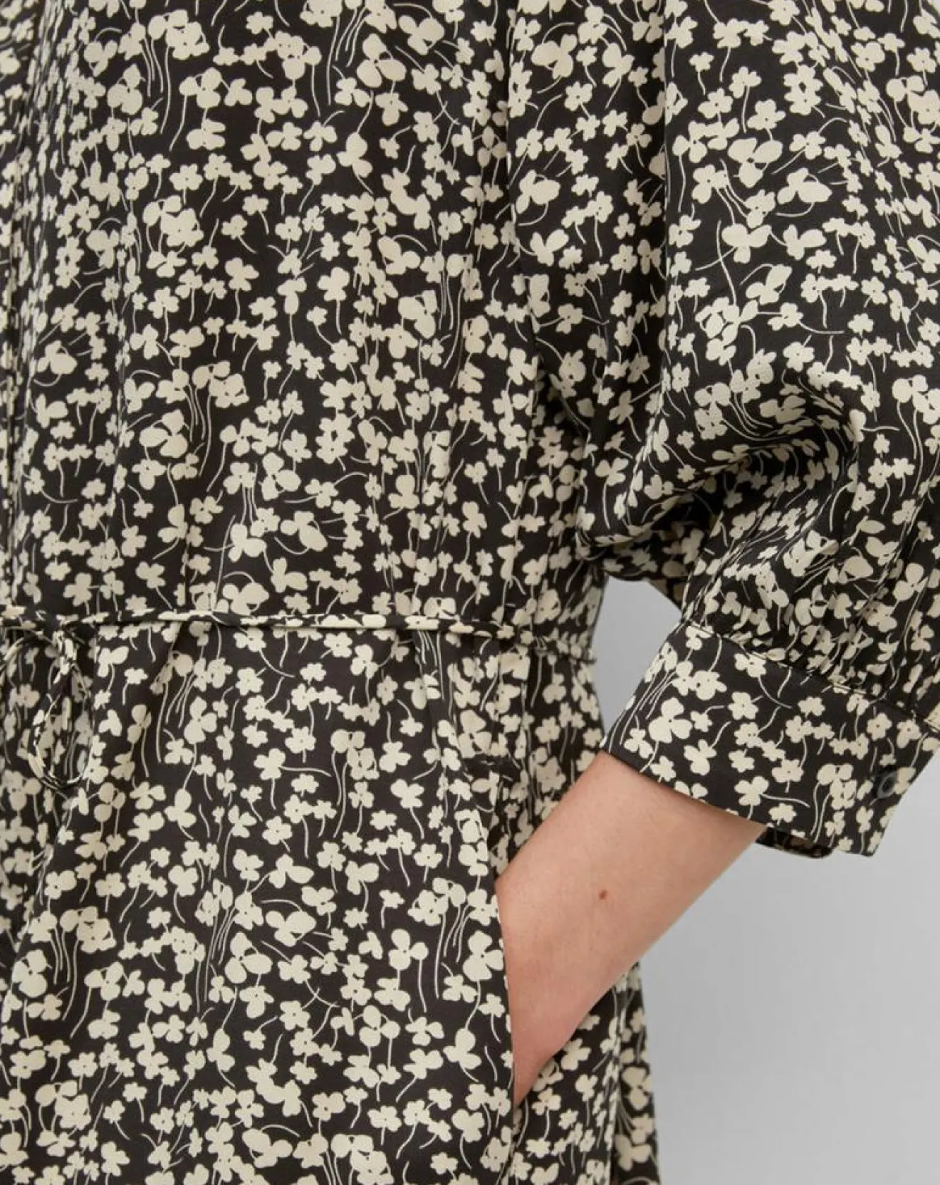 Femme Marc O'Polo Robe Chemise ceinturé à fleurs noir/écru