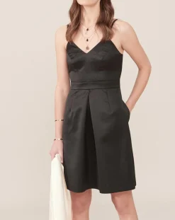 Hot Caroll Robe Ora évasée satinée noire