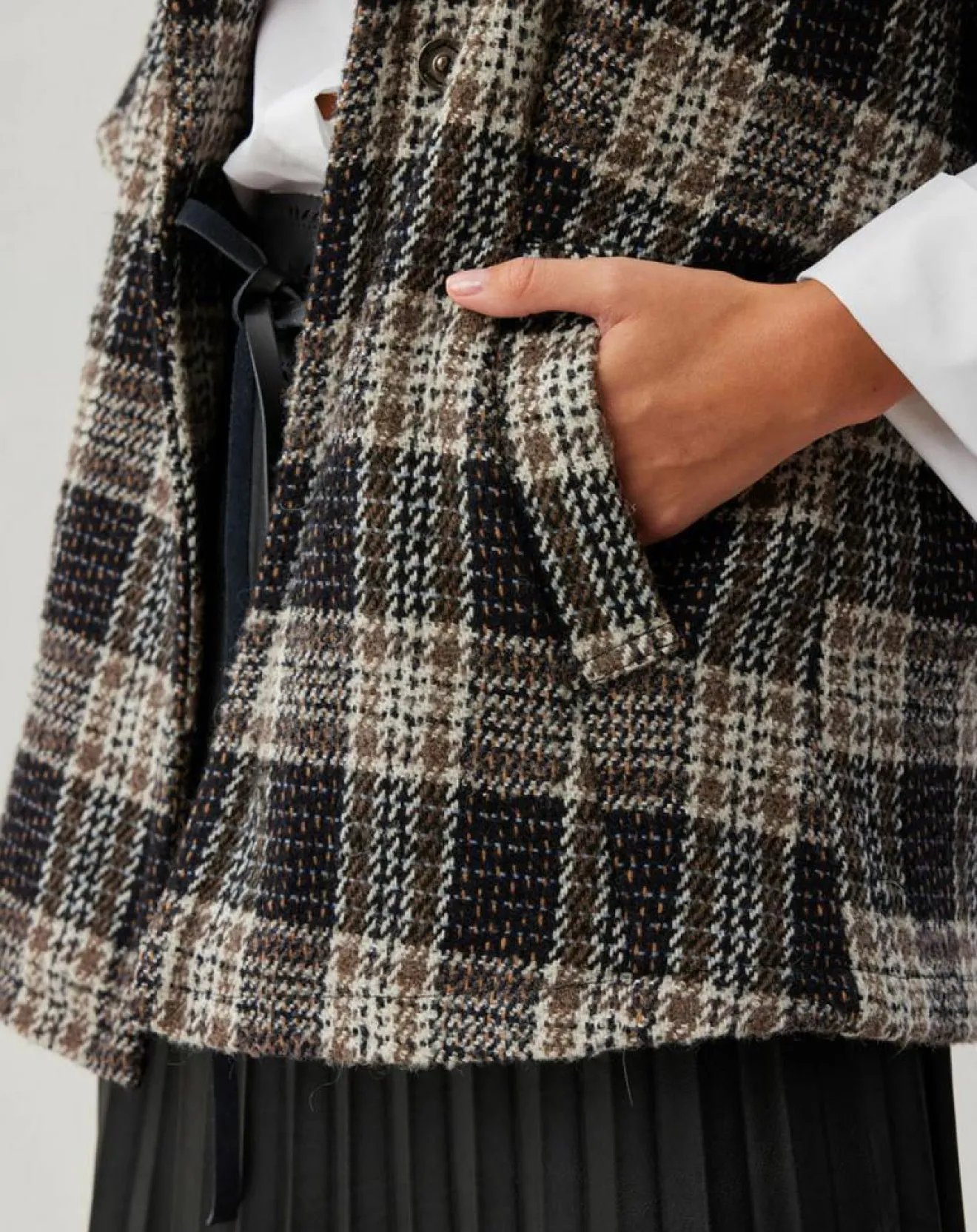 Online Lauren Vidal Veste en Laine mélangée manches courtes Biba noire